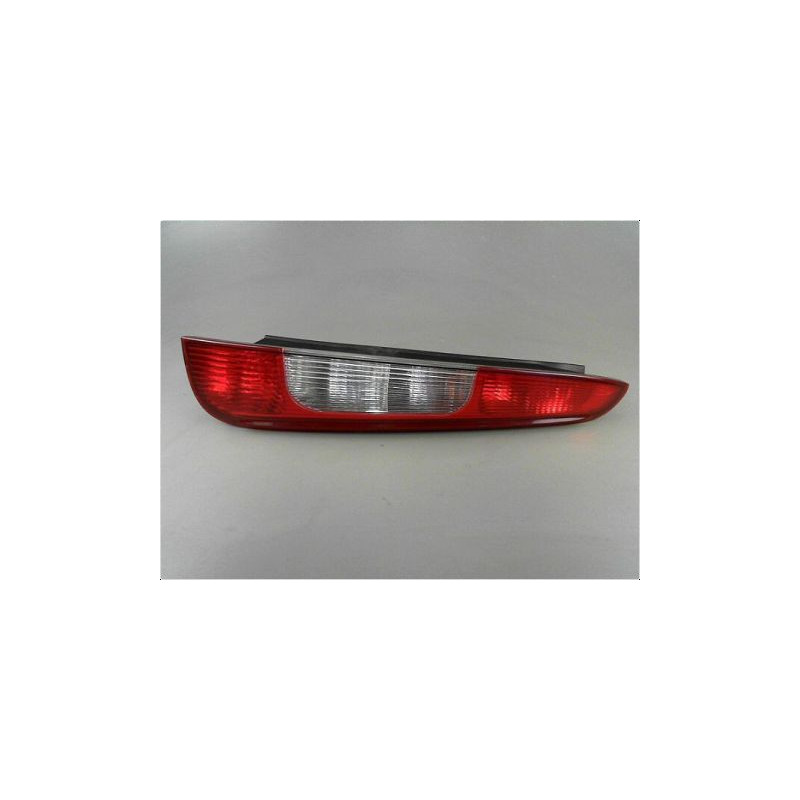 FEU ARRIERE DROIT FORD FOCUS 04-07