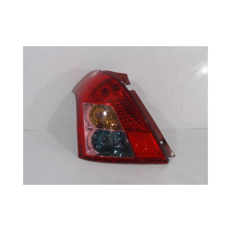 FEU ARRIERE GAUCHE  SUZUKI SWIFT
