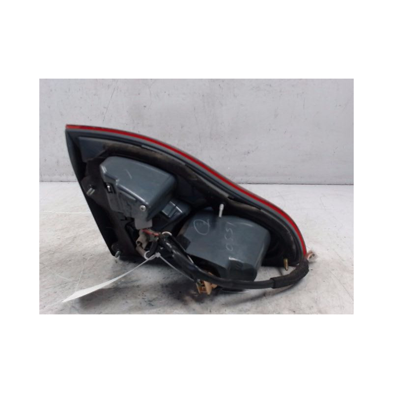 FEU ARRIERE INTERIEUR DROIT TOYOTA AVENSIS VERSO 04-06