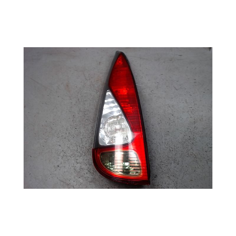 FEU ARRIERE GAUCHE  TOYOTA YARIS VERSO 2003-