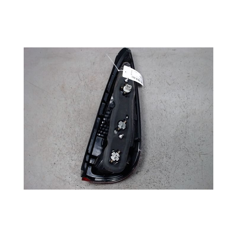 FEU ARRIERE GAUCHE  TOYOTA YARIS VERSO 2003-