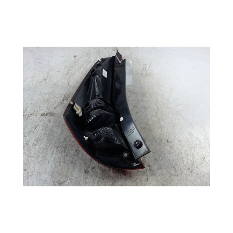 FEU ARRIERE DROIT OPEL AGILA