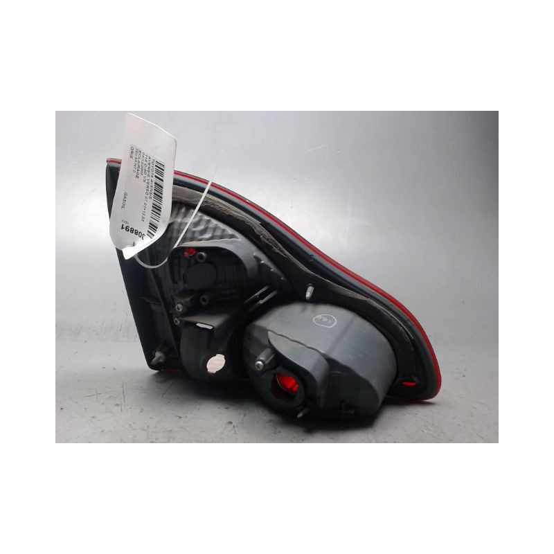 FEU ARRIERE INTERIEUR DROIT TOYOTA AVENSIS VERSO 01-03