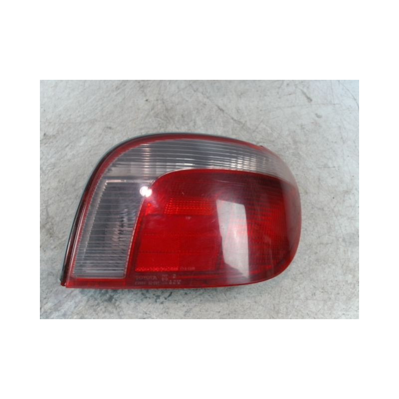 FEU ARRIERE DROIT TOYOTA YARIS -2003