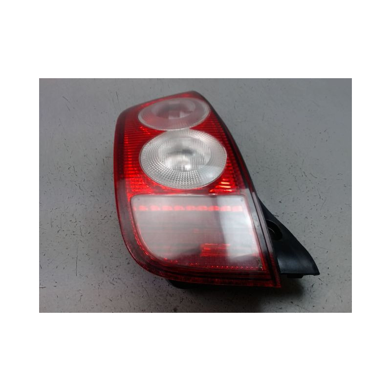 FEU ARRIERE GAUCHE  NISSAN MICRA III Phase 1 2003-2005