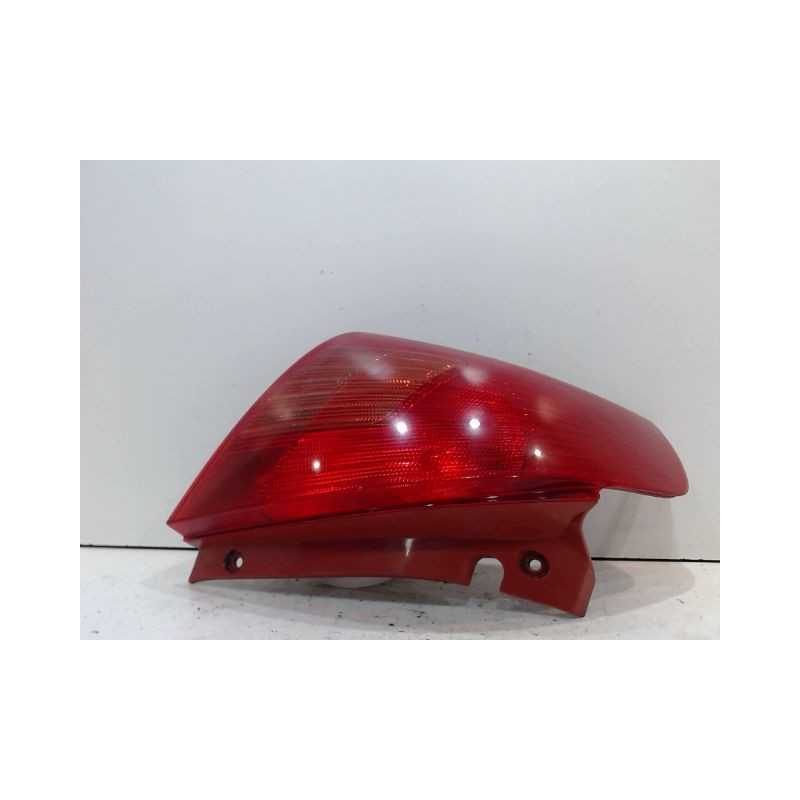 FEU ARRIERE GAUCHE  SUZUKI SWIFT