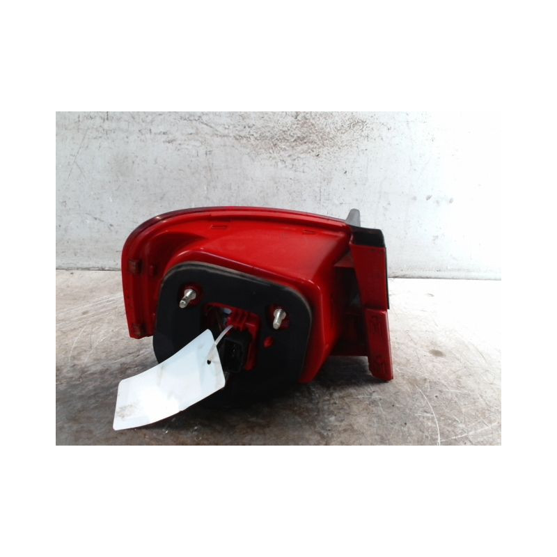 FEU ARRIERE DROIT VOLKSWAGEN PASSAT 2005-