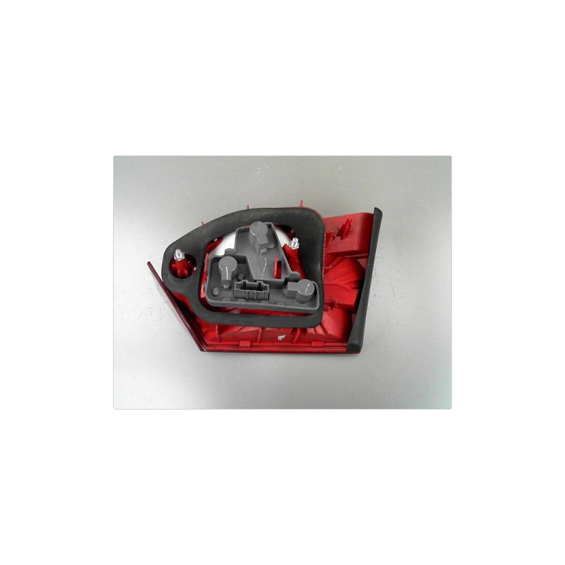 FEU ARRIERE INTERIEUR GAUCHE VOLKSWAGEN JETTA 11-14