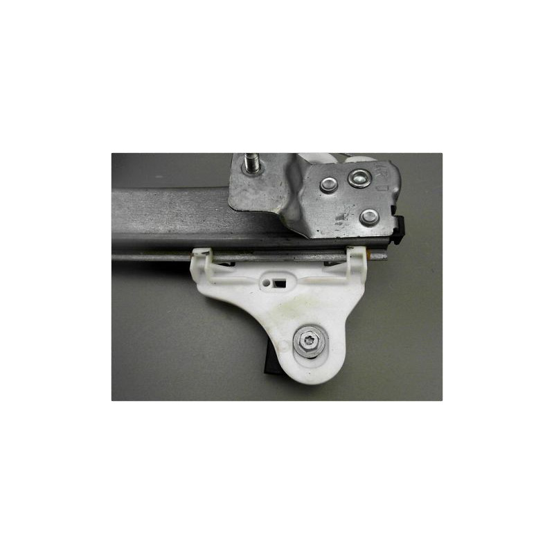 TRAVERSE SUPERIEURE ARMATURE AVANT OPEL MERIVA 2006-2010