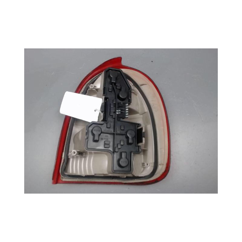FEU ARRIERE GAUCHE  OPEL CORSA 93-97
