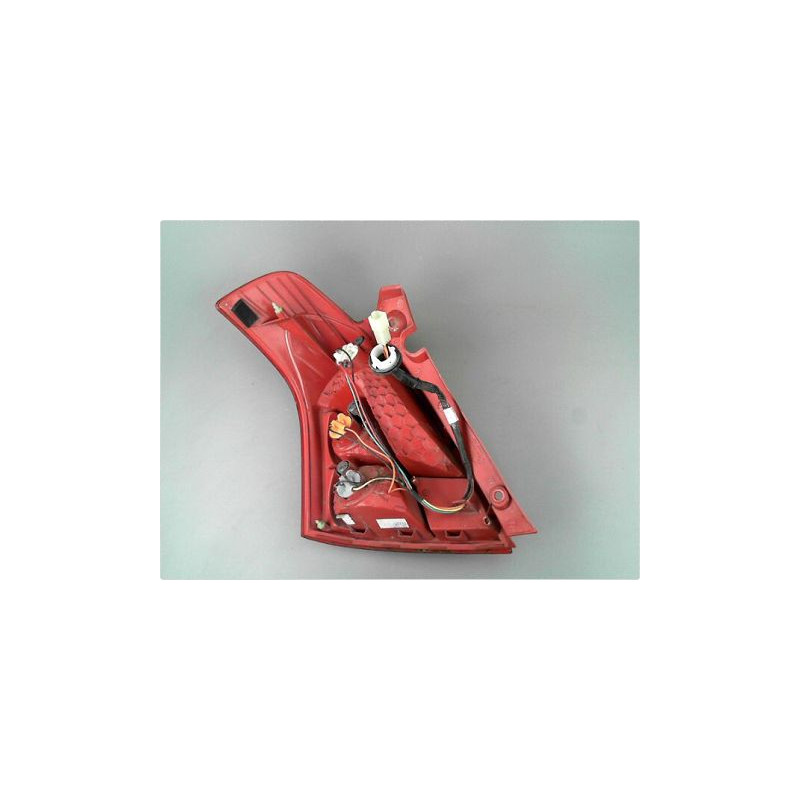 FEU ARRIERE DROIT SUZUKI SWIFT 05-11