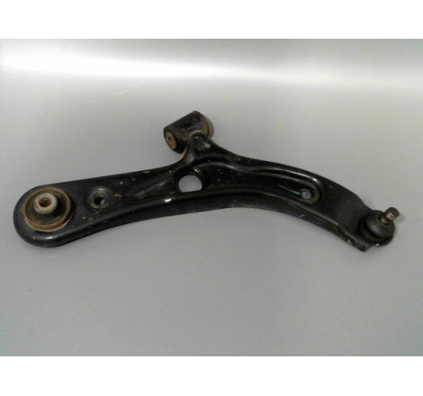 TRIANGLE INFERIEUR AVANT DROIT SUZUKI SWIFT -03/05