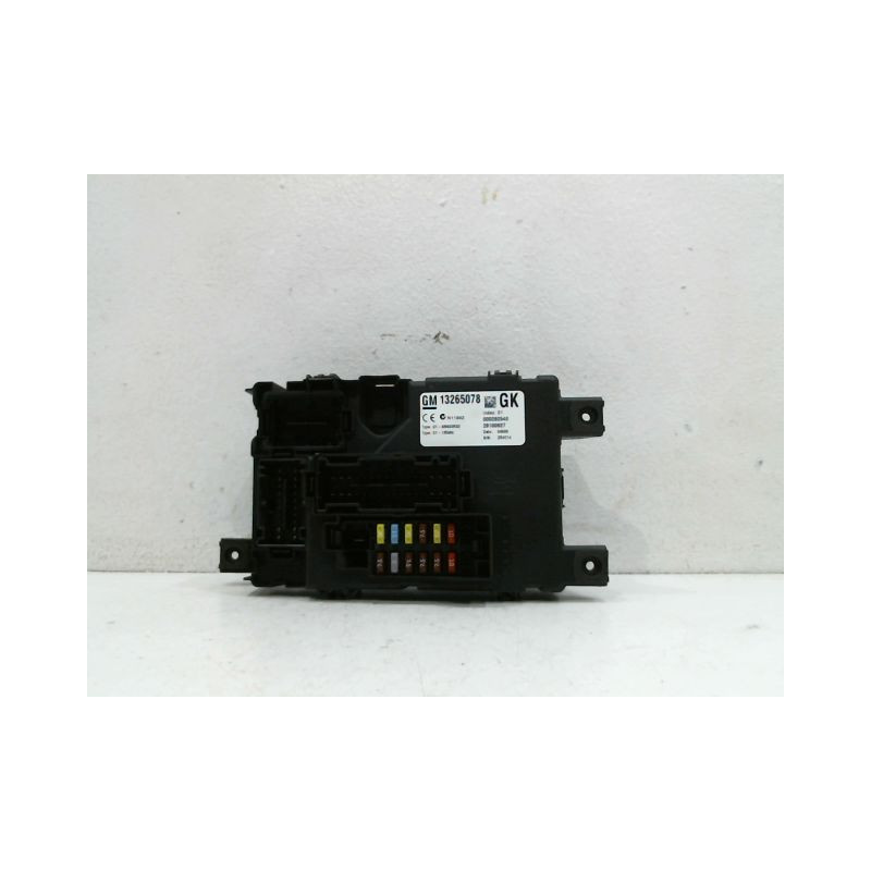 PLATINE FUSIBLE AVANT OPEL CORSA