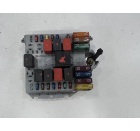 PLATINE FUSIBLE AV