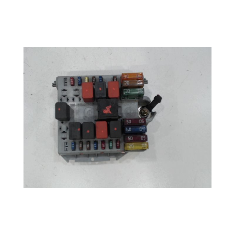 PLATINE FUSIBLE AVANT FIAT PUNTO
