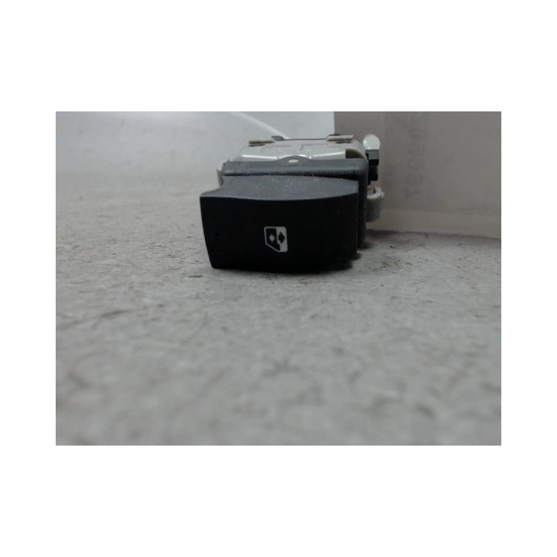 COMMANDE LEVE-GLACE PORTE AVD RENAULT ESPACE