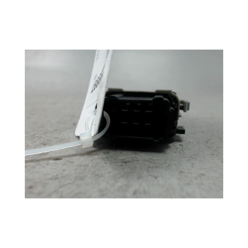 COMMANDE LEVE-GLACE PORTE AVD RENAULT ESPACE