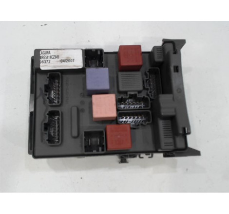 PLATINE FUSIBLE AV