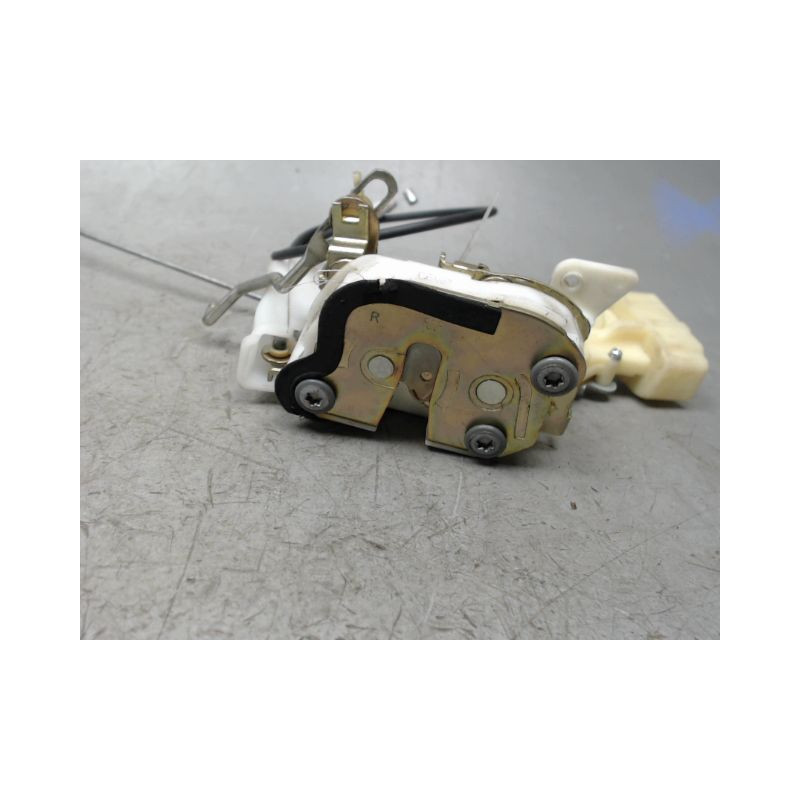 SERRURE PORTE AVANT DROIT TOYOTA YARIS