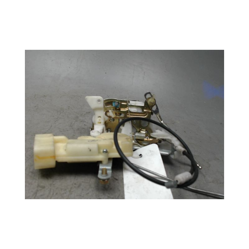 SERRURE PORTE AVANT DROIT TOYOTA YARIS