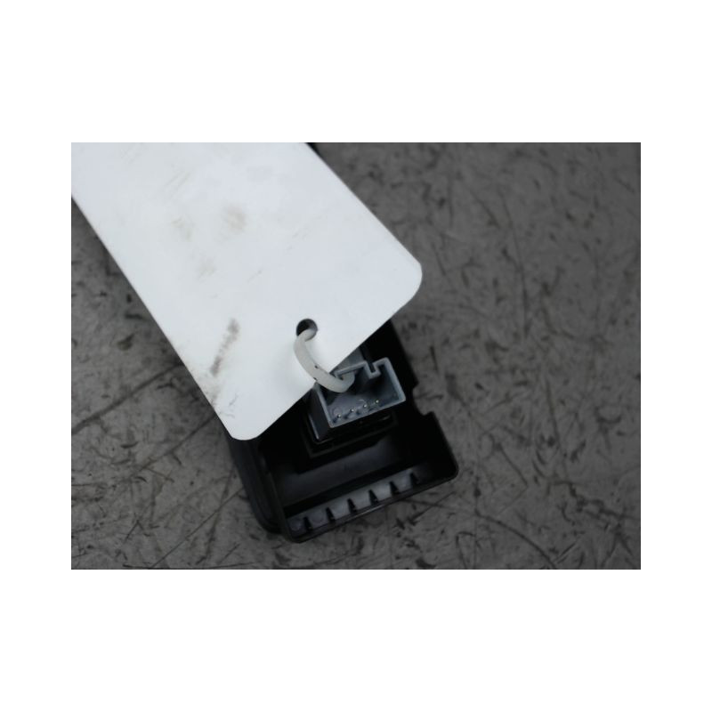 COMMANDE LEVE-GLACE PORTE AVD VOLKSWAGEN GOLF