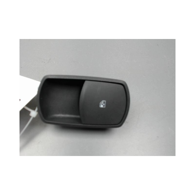 COMMANDE LEVE-GLACE PORTE AVD OPEL CORSA