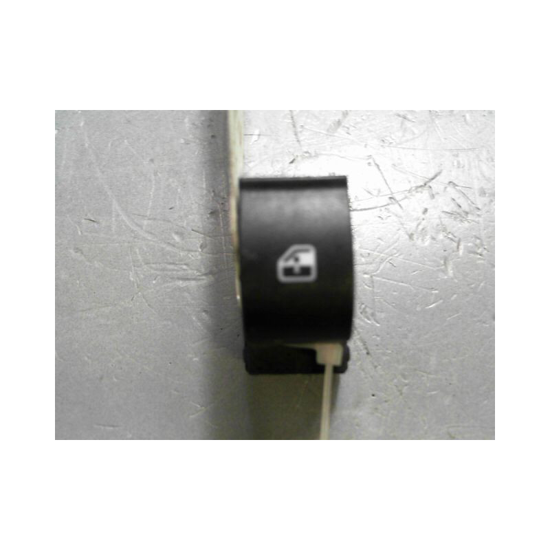 COMMANDE LEVE-GLACE PORTE AVD FIAT PUNTO