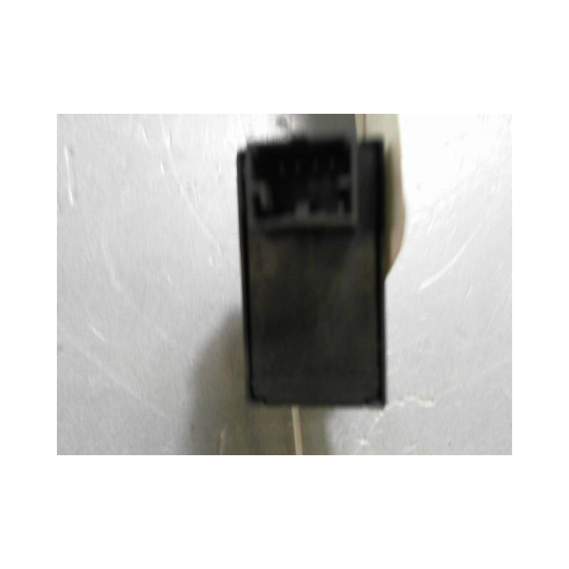 COMMANDE LEVE-GLACE PORTE AVD FIAT PUNTO