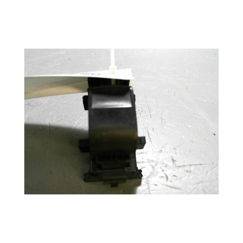 COMMANDE LEVE-GLACE PORTE AVD TOYOTA YARIS