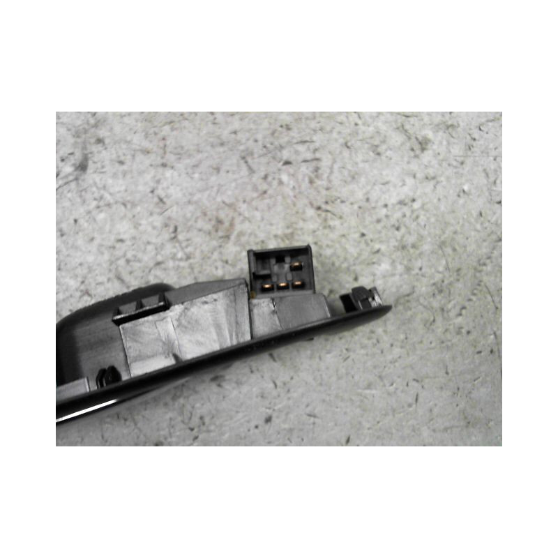 COMMANDE LEVE-GLACE PORTE AVD VOLKSWAGEN GOLF