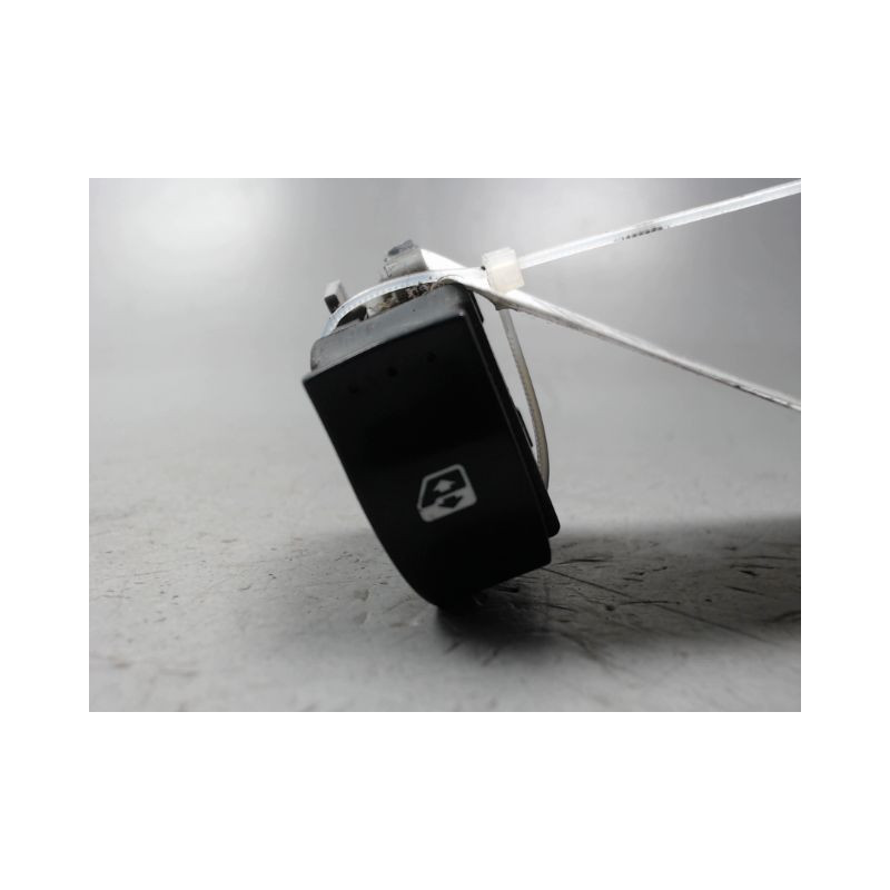 COMMANDE LEVE-GLACE PORTE AVD RENAULT MEGANE
