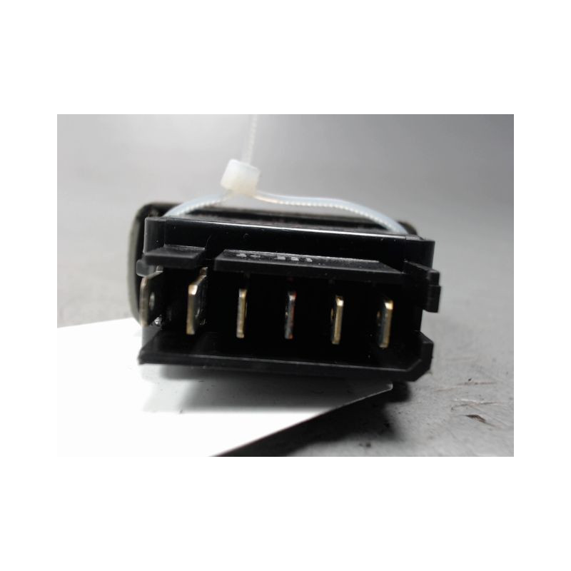 COMMANDE LEVE-GLACE PORTE AVD RENAULT TWINGO