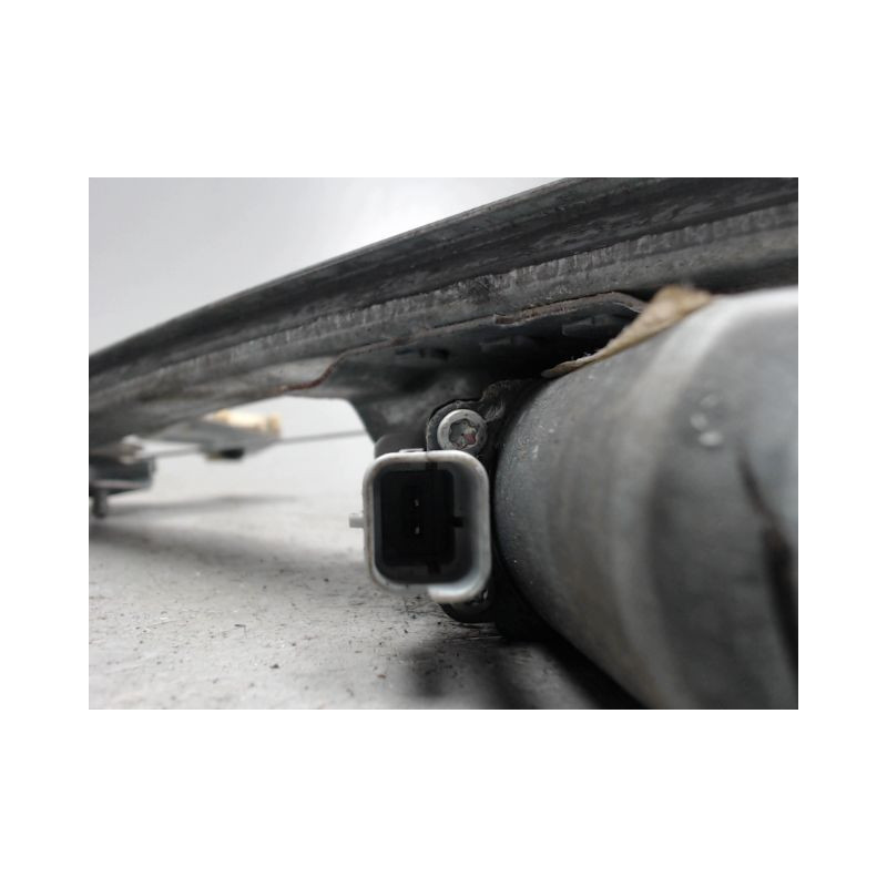 MECANISME+MOTEUR LEVE-GLACE AVANT DROIT PEUGEOT 107