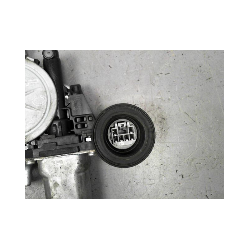 MECANISME+MOTEUR LEVE-GLACE AVANT DROIT SUZUKI SWIFT