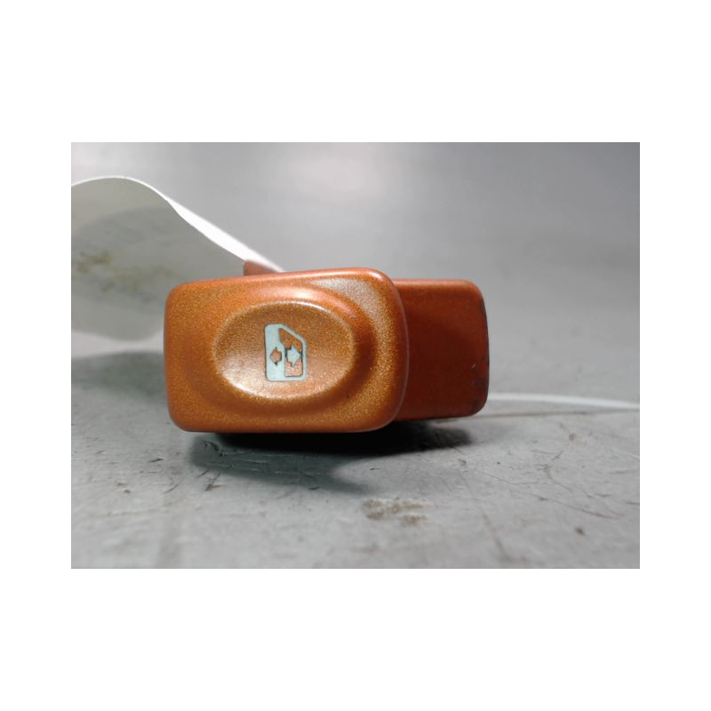 COMMANDE LEVE-GLACE PORTE AVD RENAULT MEGANE