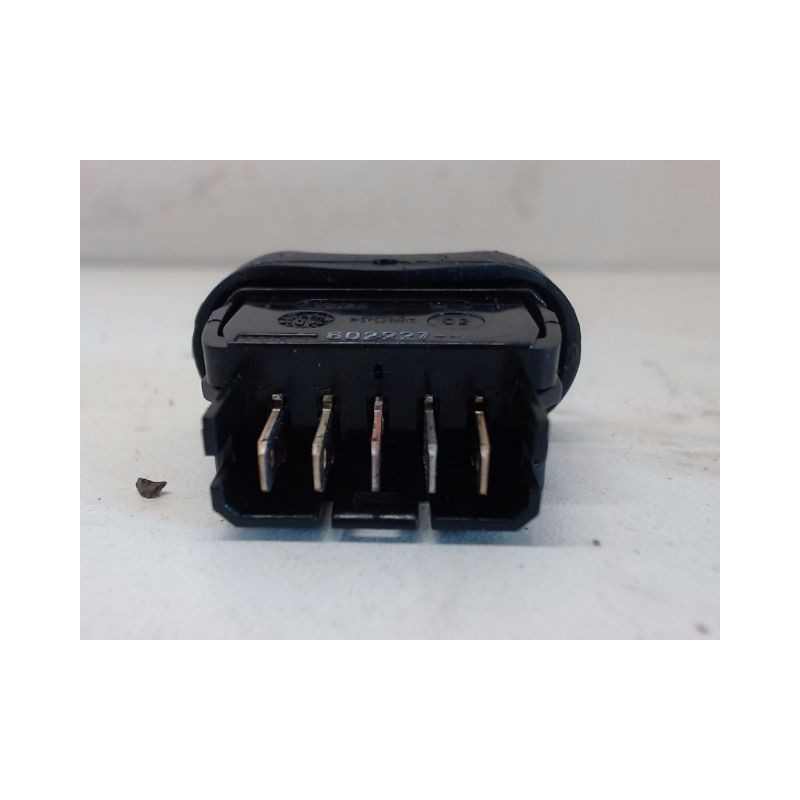 COMMANDE LEVE-GLACE PORTE AVD DACIA LOGAN
