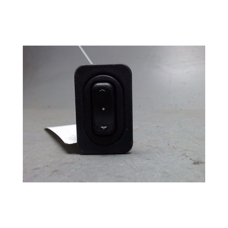 COMMANDE LEVE-GLACE PORTE AVD OPEL CORSA