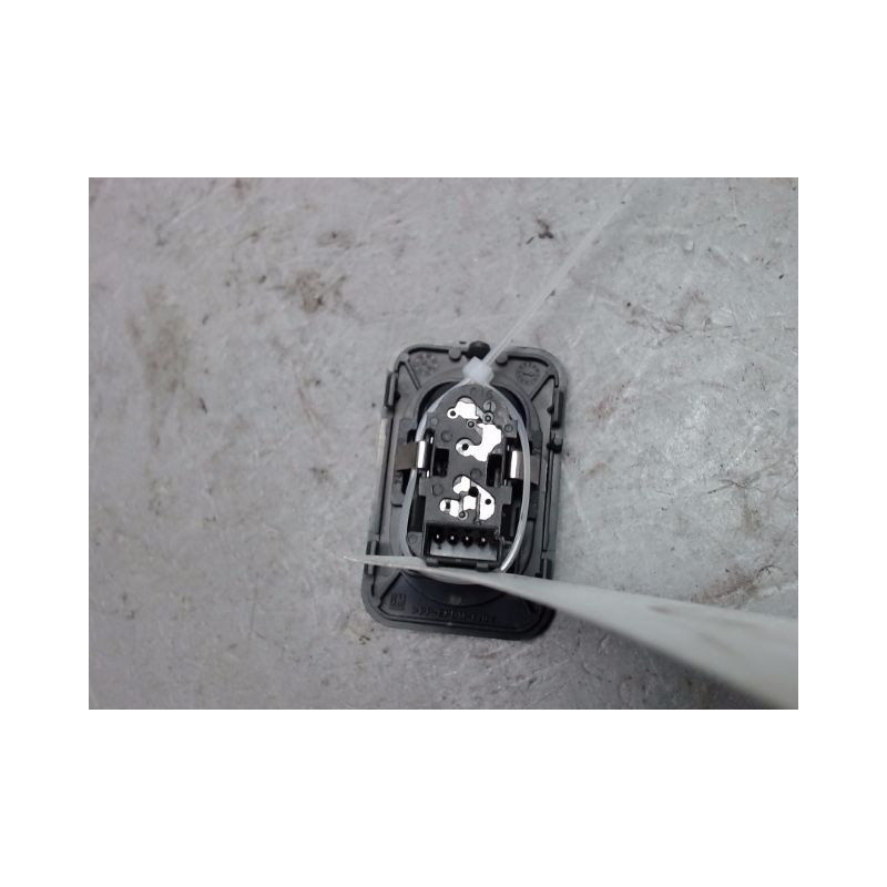 COMMANDE LEVE-GLACE PORTE AVD OPEL CORSA