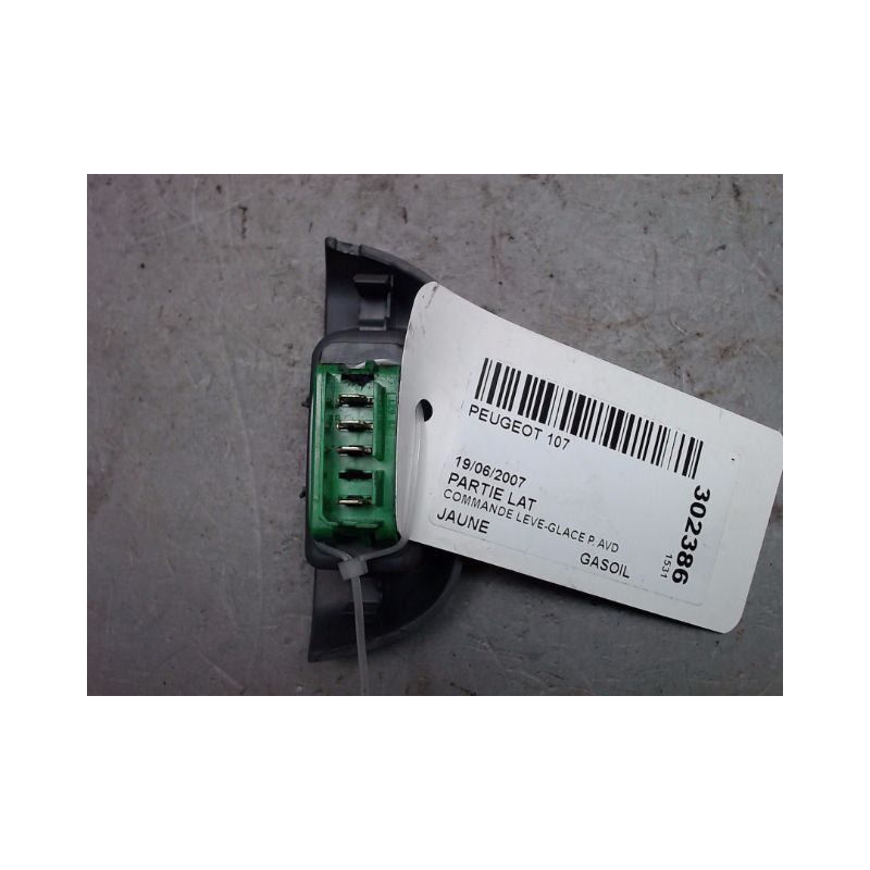 COMMANDE LEVE-GLACE PORTE AVD PEUGEOT 107