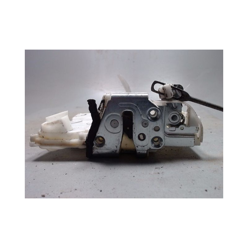 SERRURE PORTE AVANT DROIT SUZUKI SWIFT