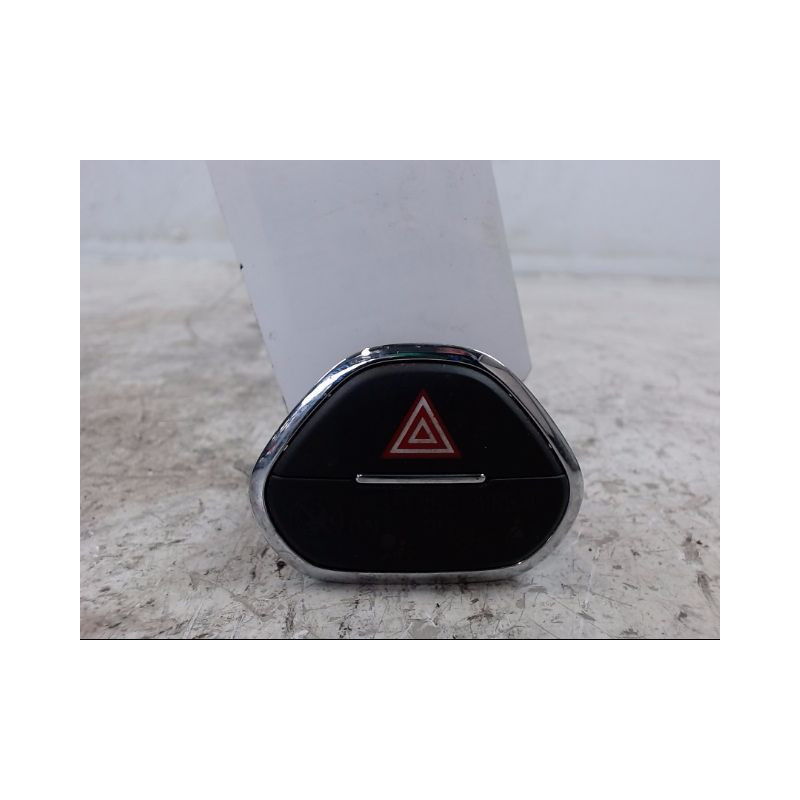 BOUTON DE WARNING OPEL CORSA 2010-