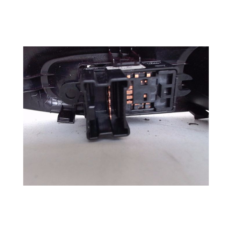 COMMANDE LEVE-GLACE PORTE ARD NISSAN JUKE