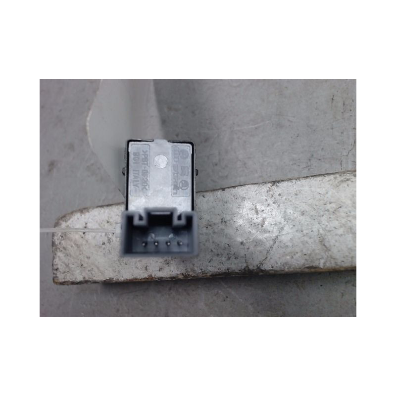 COMMANDE LEVE-GLACE PORTE AVD VOLKSWAGEN PASSAT SW 2005-