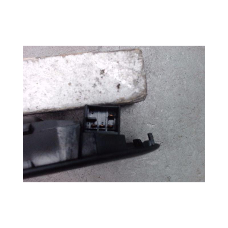 COMMANDE LEVE-GLACE PORTE AVD VOLKSWAGEN PASSAT 2000-2005