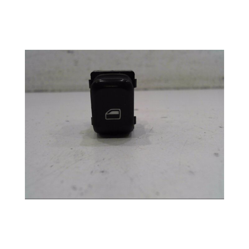 COMMANDE LEVE-GLACE PORTE AVD AUDI A1