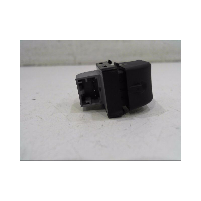 COMMANDE LEVE-GLACE PORTE AVD AUDI A1