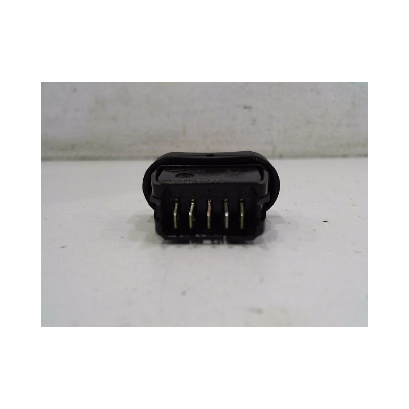COMMANDE LEVE-GLACE PORTE AVD DACIA DUSTER