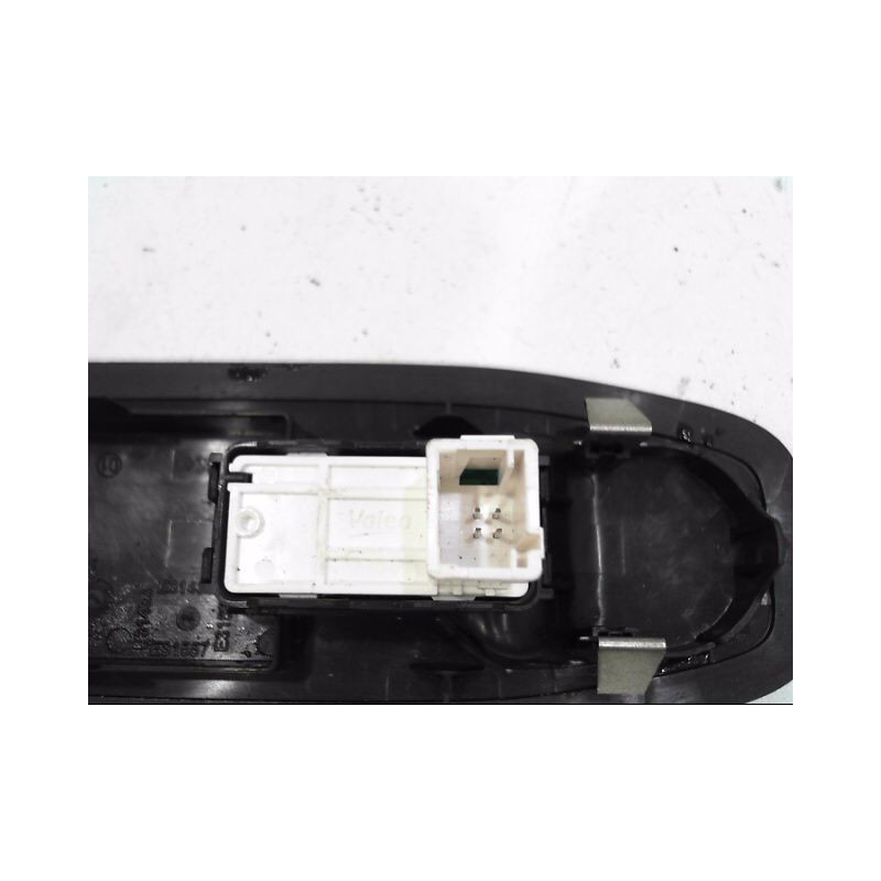 COMMANDE LEVE-GLACE PORTE AVD PEUGEOT 208
