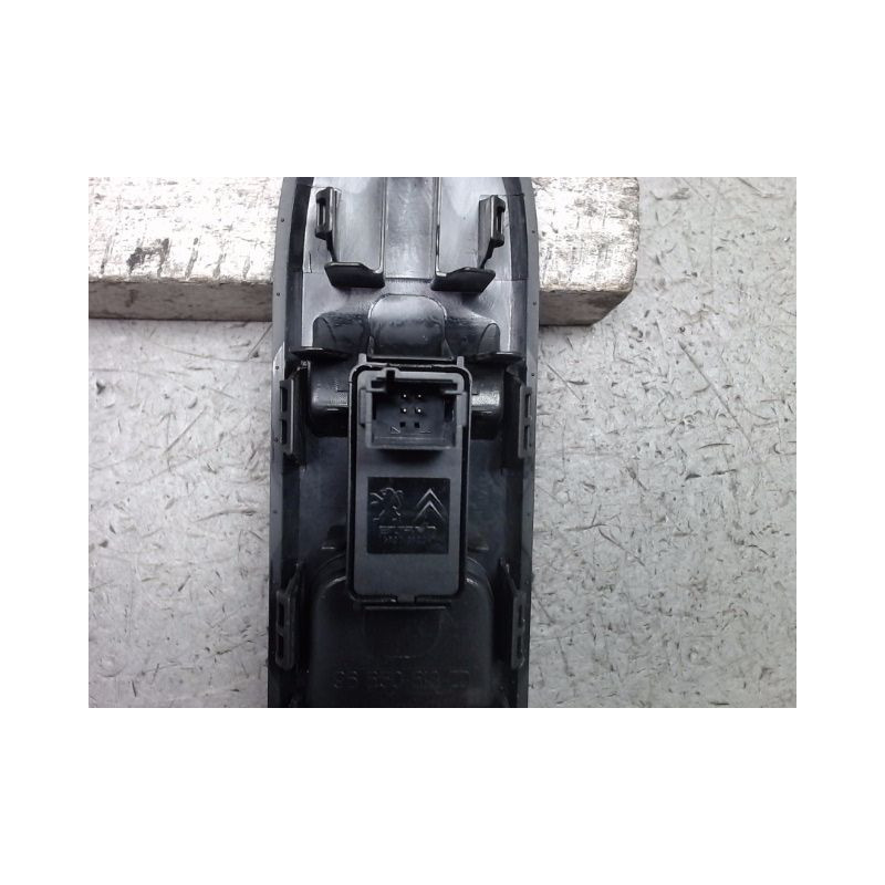 COMMANDE LEVE-GLACE PORTE AVD PEUGEOT 5008 2009-