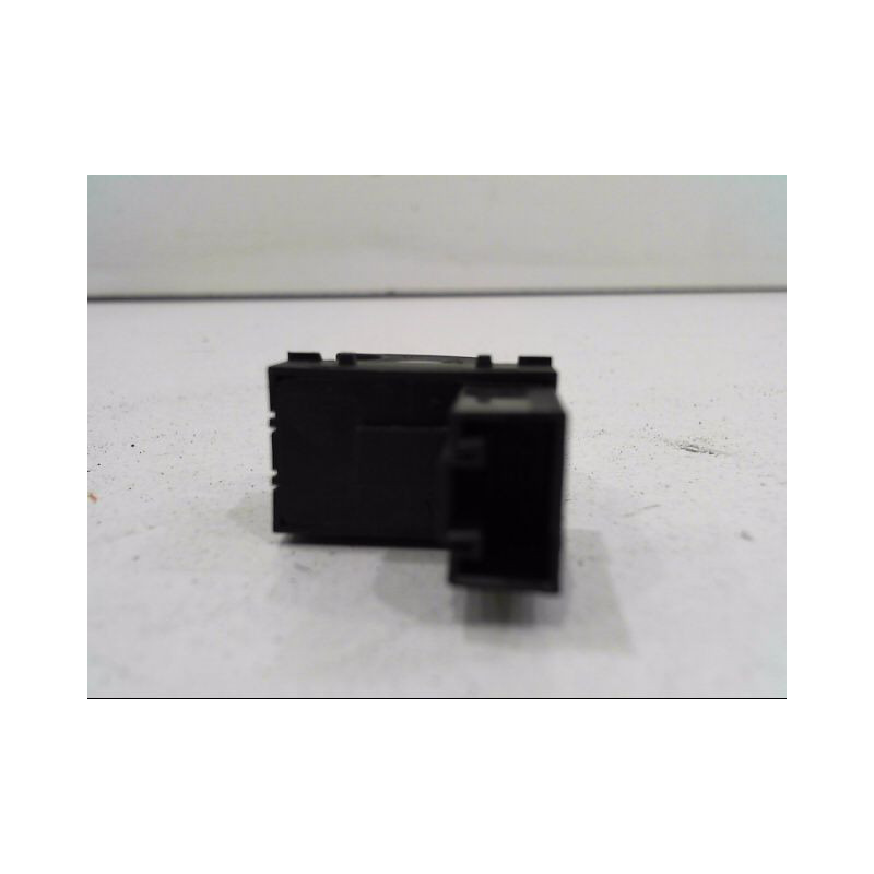 COMMANDE LEVE-GLACE PORTE AVD VOLKSWAGEN JETTA